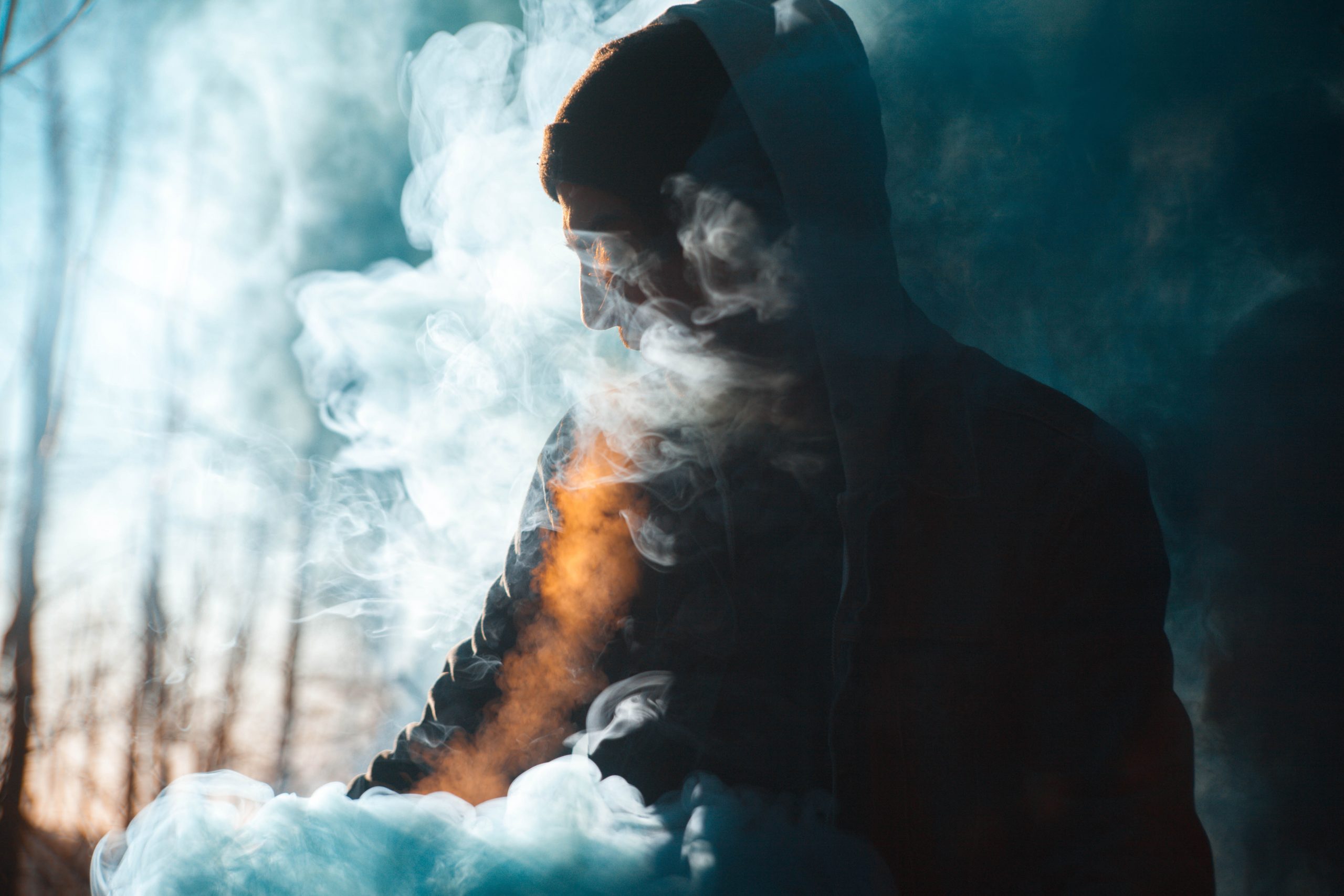 Person vaping out in the woods 2560x1707