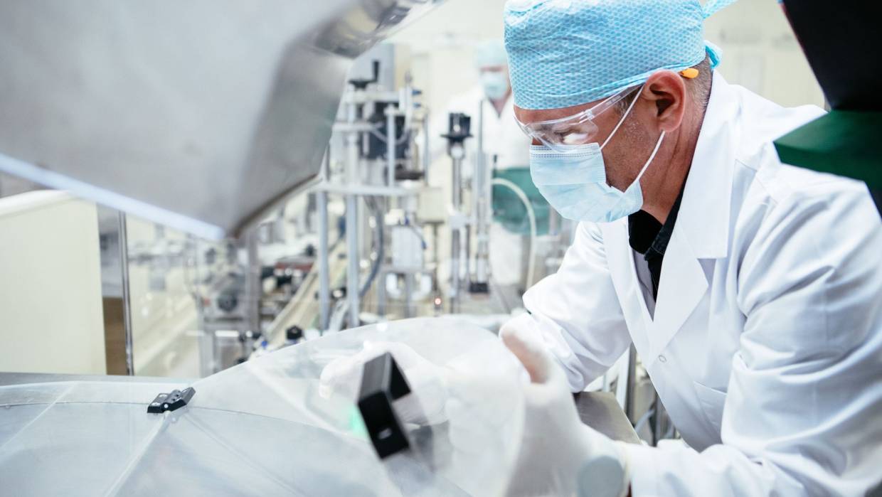 Worker at the NZVapor factory