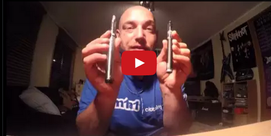 An Australian holding up 2 vaping devices side by side 556x280